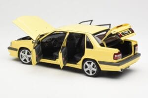 Volvo 850 T-5R Giallo AUTOart 1:18 79501 Pressofusione — immagine 5 di 8