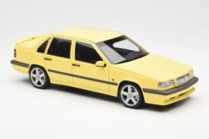 Volvo 850 T-5R Giallo AUTOart 1:18 79501 Pressofusione — immagine 6 di 8