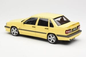 Volvo 850 T-5R Giallo AUTOart 1:18 79501 Pressofusione — immagine 7 di 8