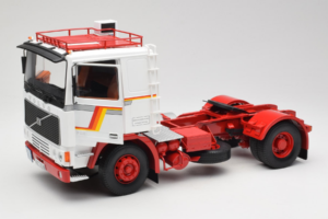 Volvo F12 Bianco Rosso Road Kings 1:18 RK180031 Pressofusione — immagine 2 di 8