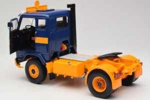 Volvo F88 Blu Scuro Giallo MCG 1:18 MCG18140 Pressofusione — immagine 5 di 8