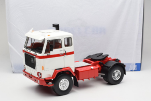 Volvo F88 Bianco Rosso MCG 1:18 MCG18141 Pressofusione — immagine 8 di 8