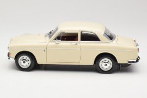 Volvo P121 Amazon Bianco Revell 1:18 08866 Pressofusione — immagine 4 di 8