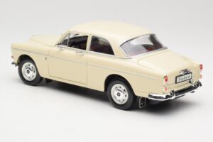 Volvo P121 Amazon Bianco Revell 1:18 08866 Pressofusione — immagine 7 di 8