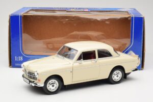 Volvo P121 Amazon Bianco Revell 1:18 08866 Pressofusione — immagine 8 di 8