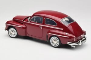 Volvo PV544 Cherry Red Revell 1:18 08887 Pressofusione — immagine 7 di 8