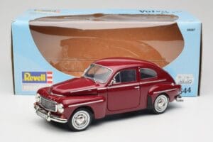 Volvo PV544 Cherry Red Revell 1:18 08887 Pressofusione — immagine 8 di 8