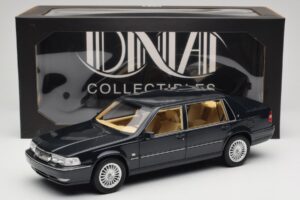 Volvo S90 Royal Blue DNA 1:18 DNA000088 Pressofusione — immagine 6 di 6