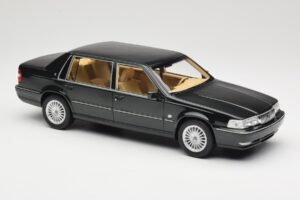 Volvo S90 Royal Green DNA 1:18 DNA000090 Pressofusione — immagine 4 di 6