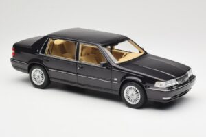 Volvo S90 Royal Violet DNA 1:18 DNA000089 Pressofusione — immagine 4 di 6