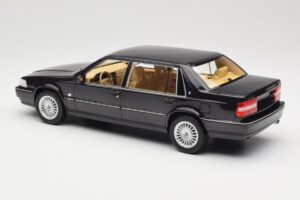 Volvo S90 Royal Violet DNA 1:18 DNA000089 Pressofusione — immagine 5 di 6