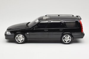 Volvo V70 R P80 Nero DNA 1:18 DNA000232 Pressofusione — immagine 3 di 6