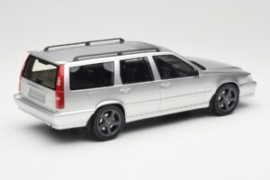 Volvo V70 R P80 Argento DNA 1:18 DNA000155 Pressofusione — immagine 2 di 6