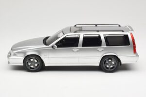 Volvo V70 R P80 Argento DNA 1:18 DNA000155 Pressofusione — immagine 3 di 6