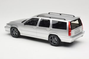Volvo V70 R P80 Argento DNA 1:18 DNA000155 Pressofusione — immagine 5 di 6
