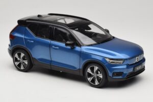 Volvo XC40 Recharge Blu Metallizzato Paudi Model 1:18 2562373 Pressofusione — immagine 6 di 8