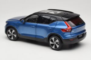 Volvo XC40 Recharge Blu Metallizzato Paudi Model 1:18 2562373 Pressofusione — immagine 7 di 8