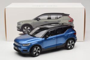 Volvo XC40 Recharge Blu Metallizzato Paudi Model 1:18 2562373 Pressofusione — immagine 8 di 8