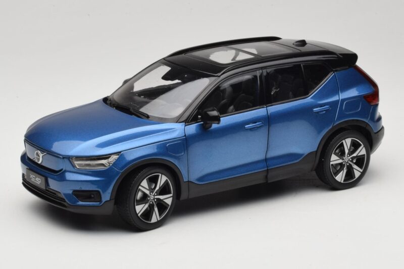 Volvo XC40 Recharge Blu Metallizzato Paudi Model 1:18 2562373 Pressofusione