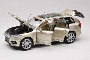 Volvo XC90 Luminous Sand Yellow Paudi Model 1:18 9430841 Pressofusione — immagine 2 di 8