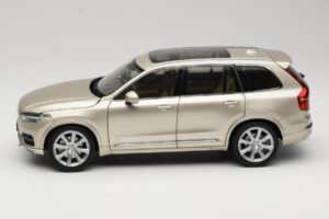 Volvo XC90 Luminous Sand Yellow Paudi Model 1:18 9430841 Pressofusione — immagine 4 di 8
