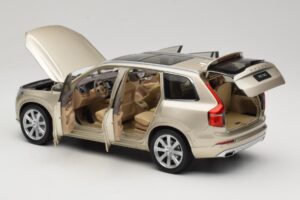 Volvo XC90 Luminous Sand Yellow Paudi Model 1:18 9430841 Pressofusione — immagine 5 di 8