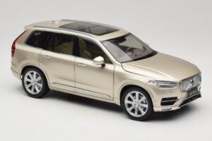 Volvo XC90 Luminous Sand Yellow Paudi Model 1:18 9430841 Pressofusione — immagine 6 di 8