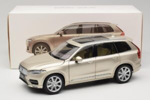 Volvo XC90 Luminous Sand Yellow Paudi Model 1:18 9430841 Pressofusione — immagine 8 di 8