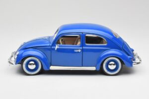 Volkswagen Beetle Blu Bburago 1:18 23124646 Pressofusione — immagine 4 di 8