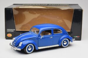 Volkswagen Beetle Blu Bburago 1:18 23124646 Pressofusione — immagine 8 di 8