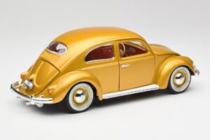 Volkswagen Beetle Oro Bburago 1:18 3361 Pressofusione — immagine 3 di 8