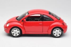 Volkswagen New Beetle Rosso Bburago 1:18 8185108 Pressofusione — immagine 4 di 8