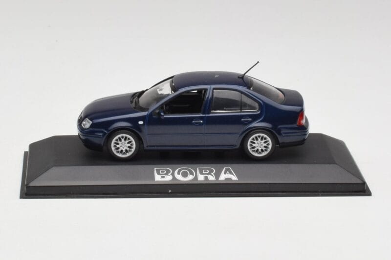 Volkswagen Bora Ocean Blu Minichamps 1:43 8198223B Pressofusione