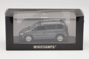 Volkswagen Cross Touran Platinum Grigio Minichamps 1:43 400056170 Pressofusione — immagine 4 di 4