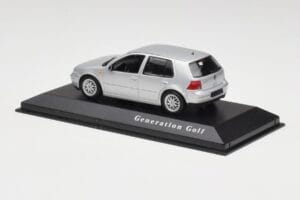 Volkswagen Golf Mk4 Reflex Argento Minichamps 1:43 4527111022 Pressofusione — immagine 3 di 4