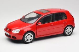 Volkswagen Golf Mk5 4-Door Tornado Rosso Bburago 1:18 GOLF001 Pressofusione