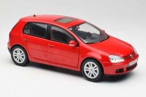 Volkswagen Golf Mk5 4-Door Tornado Rosso Bburago 1:18 GOLF001 Pressofusione — immagine 6 di 8
