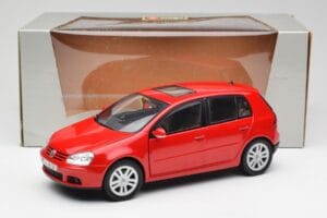 Volkswagen Golf Mk5 4-Door Tornado Rosso Bburago 1:18 GOLF001 Pressofusione — immagine 8 di 8