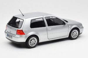 Volkswagen Golf Mk5 GTI Argento Norev 1:18 188570 Pressofusione — immagine 3 di 8