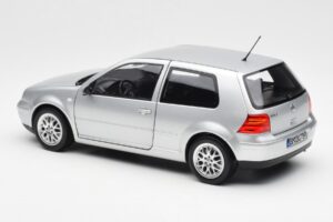 Volkswagen Golf Mk5 GTI Argento Norev 1:18 188570 Pressofusione — immagine 7 di 8