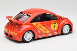 Volkswagen New Beetle Cup Bburago 1:18 3329 Pressofusione — immagine 3 di 8