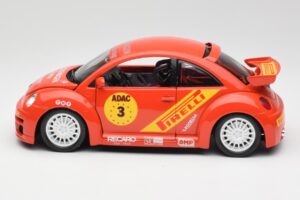 Volkswagen New Beetle Cup Bburago 1:18 3329 Pressofusione — immagine 4 di 8