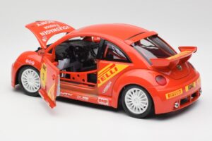 Volkswagen New Beetle Cup Bburago 1:18 3329 Pressofusione — immagine 5 di 8
