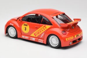 Volkswagen New Beetle Cup Bburago 1:18 3329 Pressofusione — immagine 7 di 8
