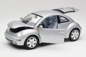 Volkswagen New Beetle Reflex Argento Metallizzato Bburago 1:18 3322 Pressofusione — immagine 2 di 8