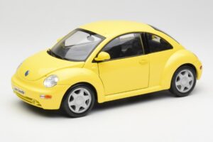 Volkswagen New Beetle Giallo Maisto 1:18 37800-M4 Pressofusione