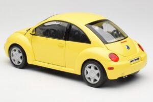 Volkswagen New Beetle Giallo Maisto 1:18 37800-M4 Pressofusione — immagine 7 di 8