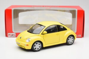 Volkswagen New Beetle Giallo Maisto 1:18 37800-M4 Pressofusione — immagine 8 di 8