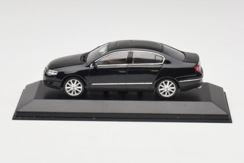 Volkswagen Passat B6 Sedan Shadow Blu Metallic Minichamps 1:43 Volkswagen Passat B6 Sedan Shadow Blu Metallic Minichamps 1:43 PASSAT001 Pressofusione