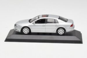Volkswagen Phaeton Argento Minichamps 1:43 3D0099300A Pressofusione
